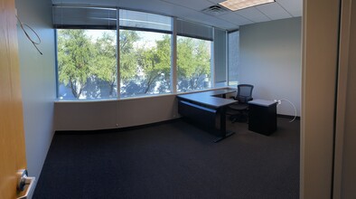 2901 E Camelback Rd, Phoenix, AZ for lease Interior Photo- Image 1 of 3