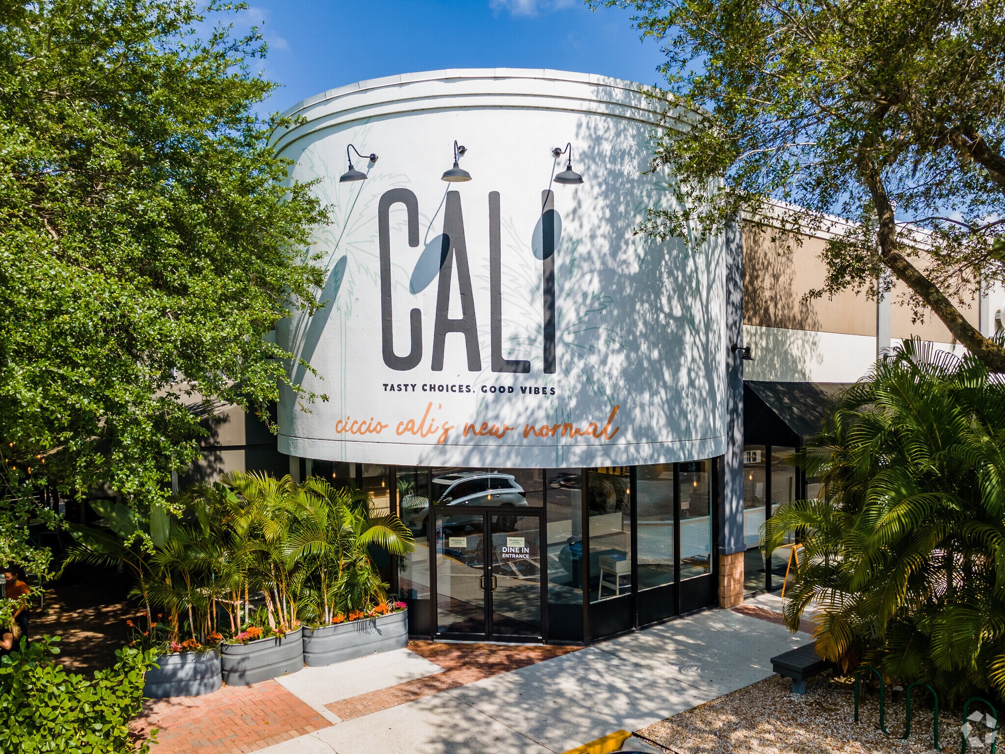 17002-17010 Palm Pointe Dr, Tampa Palms, FL à louer Photo principale- Image 1 de 11