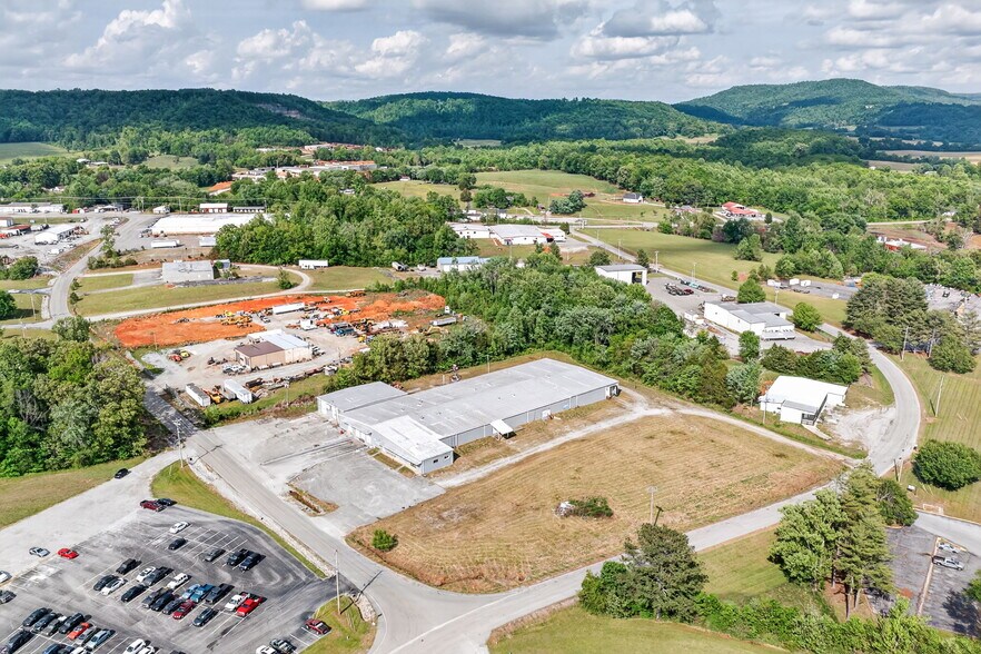 167 Industrial Park Cir, Livingston, TN for sale - Building Photo - Image 2 of 23