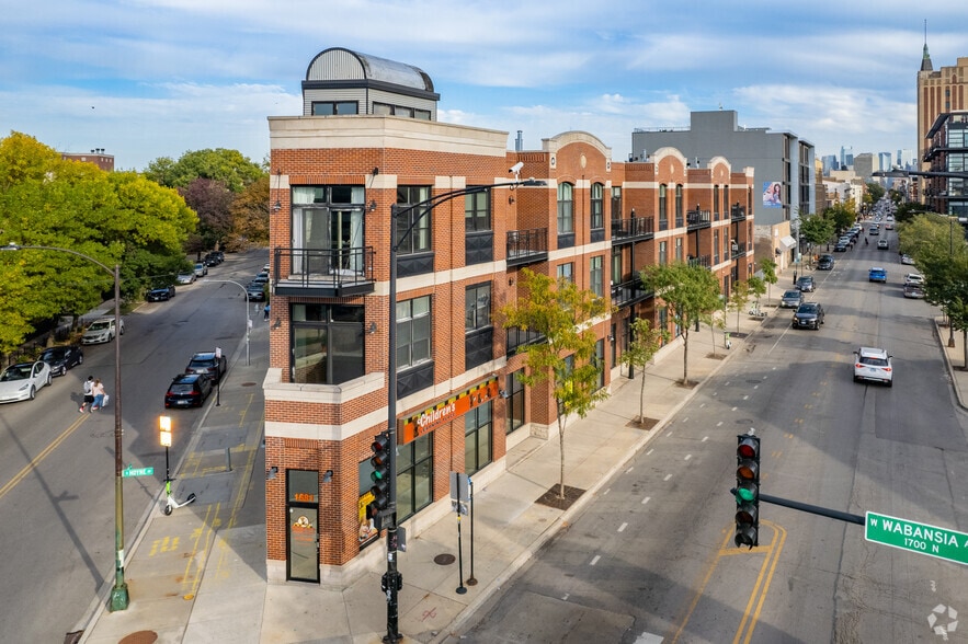 1675 N Milwaukee Ave, Chicago, IL à louer - Photo du bâtiment - Image 3 de 7