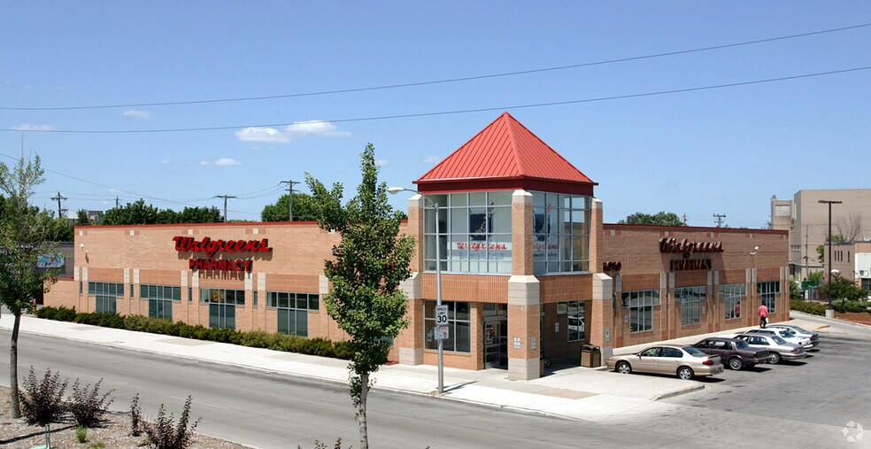 2222 W Capitol Dr, Milwaukee, WI à vendre - Photo du bâtiment - Image 2 de 12