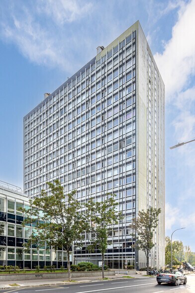 11-15 Quai Du Président Paul Doumer, Courbevoie for sale - Building Photo - Image 2 of 3