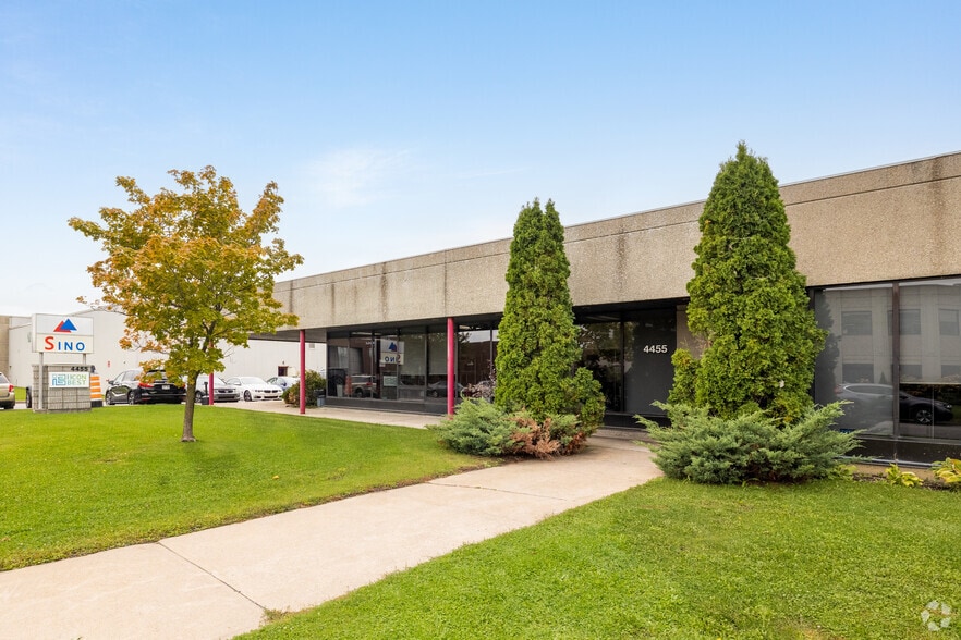 4455 Rue Cousens, Montréal, QC à louer - Photo du bâtiment - Image 2 de 5