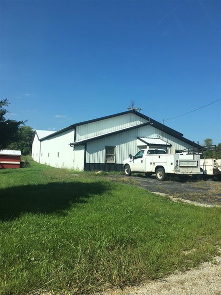 2048 E Pearl St, Claypool, IN for sale - Building Photo - Image 1 of 1