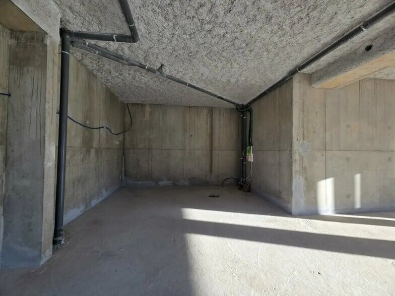 Commerce de détail dans Genas à louer - Photo intérieure - Image 2 de 5