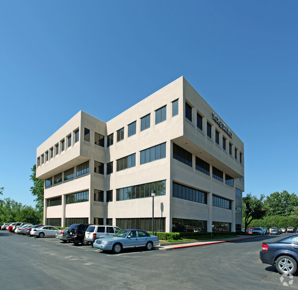 2738 E 51st St, Tulsa, OK for lease - Building Photo - Image 1 of 5