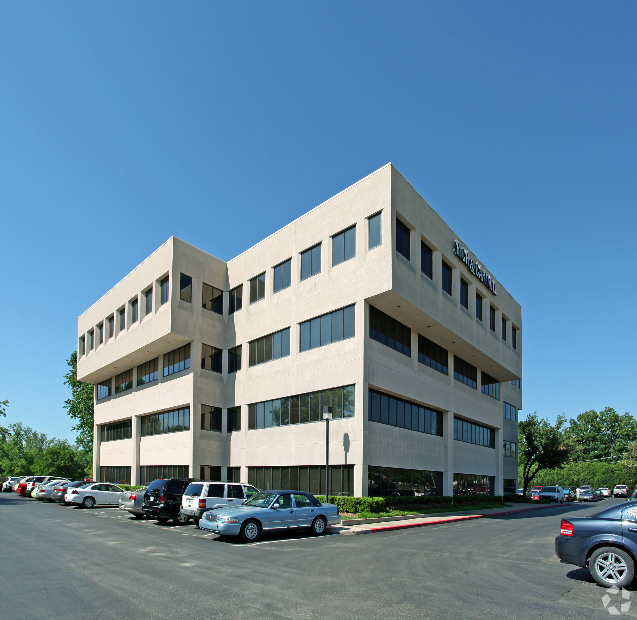 2738 E 51st St, Tulsa, OK for lease Building Photo- Image 1 of 6