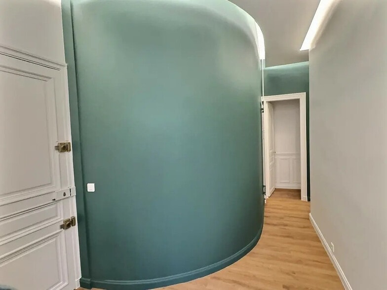 20 Avenue De Friedland, Paris for lease - Interior Photo - Image 3 of 10