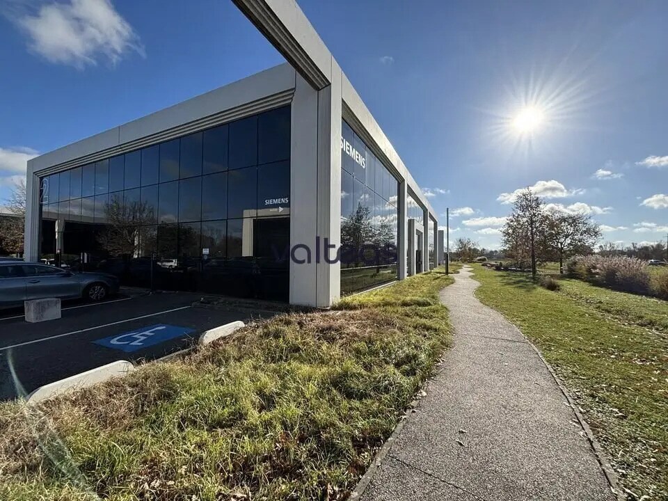 Office in Labège for lease Building Photo- Image 1 of 8