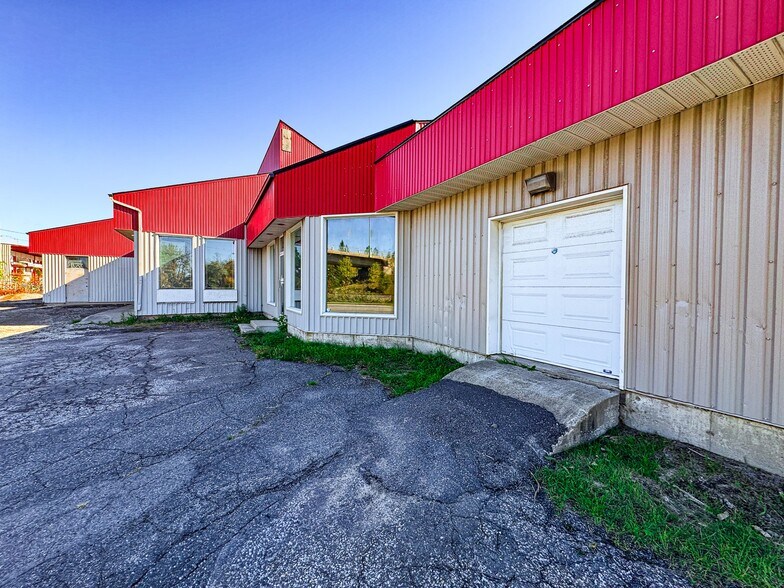 100 Boul De L'industrie, Joliette, QC à louer - Photo du bâtiment - Image 2 de 4