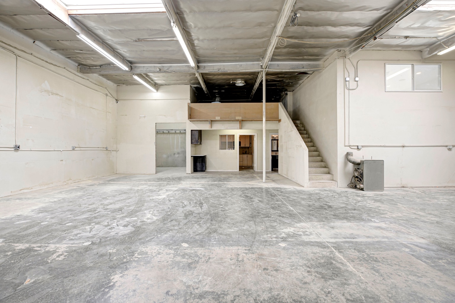 12970 Branford St, Pacoima, CA for lease Interior Photo- Image 1 of 11