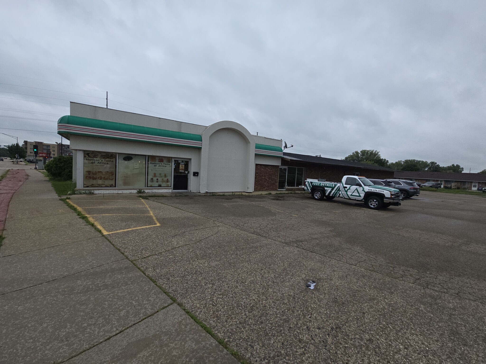 815 W Main St, Sun Prairie, WI à louer Photo du bâtiment- Image 1 de 7