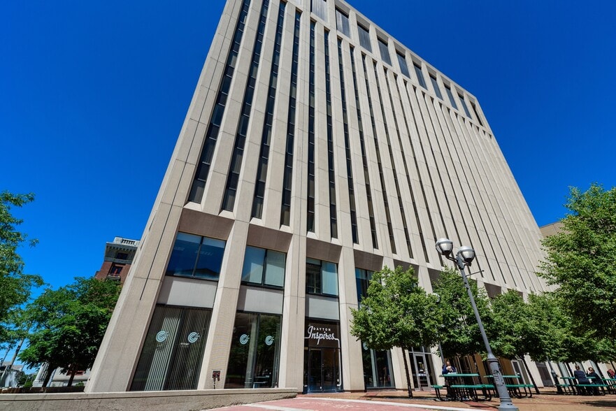 10 N Ludlow St, Dayton, OH for lease - Building Photo - Image 1 of 15