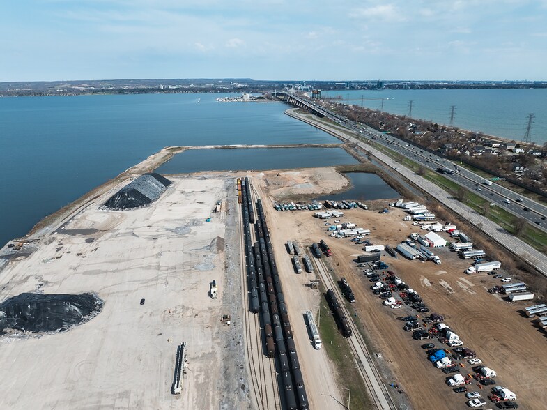 Pier 27, Hamilton, ON à louer - Photo du bâtiment - Image 3 de 7