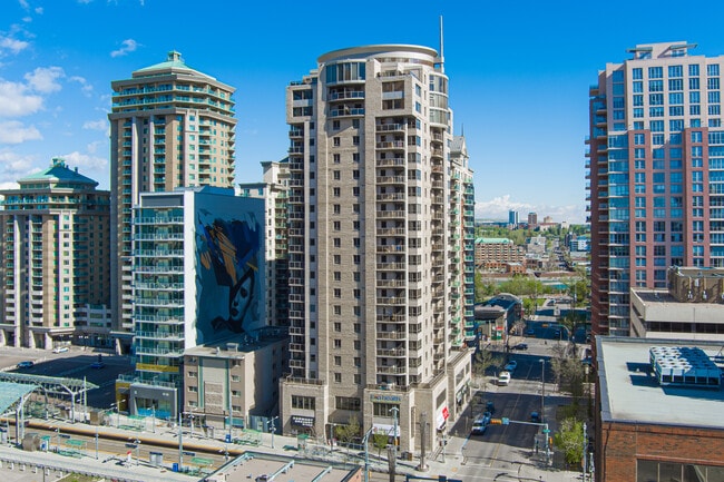 Plus de détails pour 683 10th St SW, Calgary, AB - Multi-résidentiel à vendre