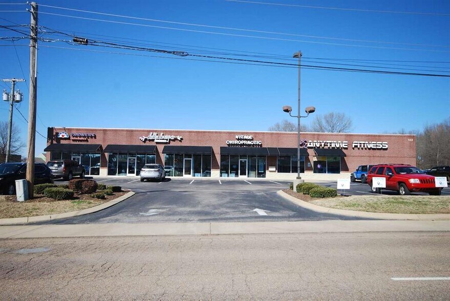133 W University Pky, Jackson, TN à louer - Photo du bâtiment - Image 1 de 4