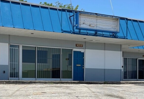 4711-4721 Pecan Valle Dr, San Antonio, TX for lease - Building Photo - Image 2 of 3