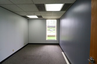 1500 Valley River Dr, Eugene, OR for lease Interior Photo- Image 2 of 5