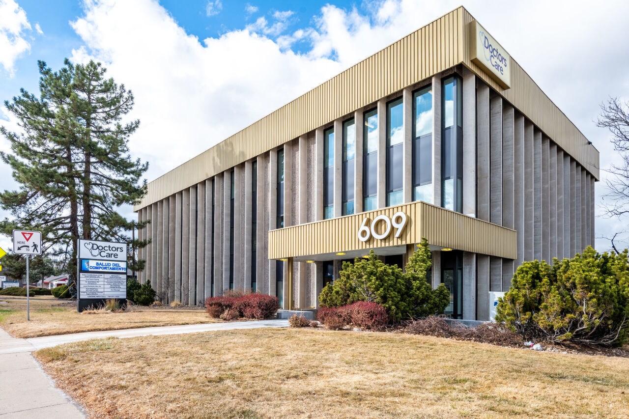 609 W Littleton Blvd, Littleton, CO à louer Photo principale- Image 1 de 14