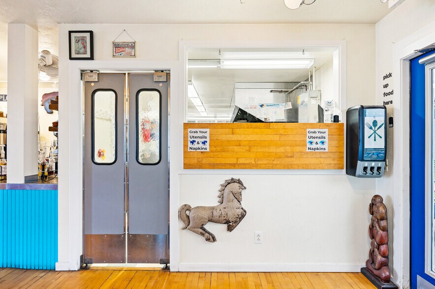 4113 Main St, Fish Creek, WI à vendre - Photo du bâtiment - Image 3 de 128