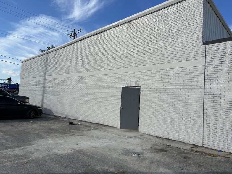 4504 E Hillsborough Ave, Tampa, FL for lease - Building Photo - Image 3 of 6