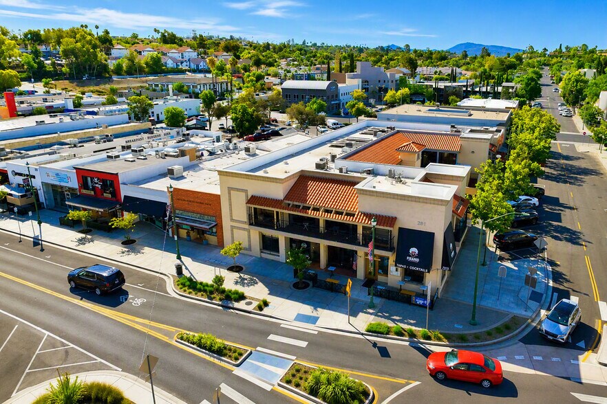 201 E Grand Ave, Escondido, CA à vendre - Photo du bâtiment - Image 3 de 18