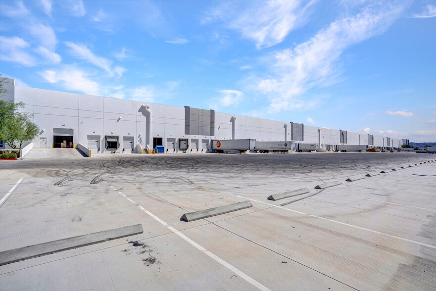 5430 Donovan Way, North Las Vegas, NV for lease - Building Photo - Image 2 of 6