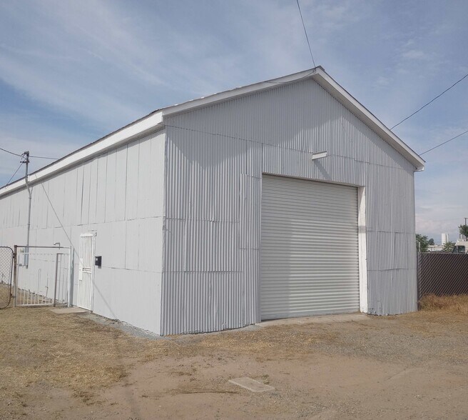 232 W Napa Ave, Fresno, CA à vendre - Photo du bâtiment - Image 2 de 5