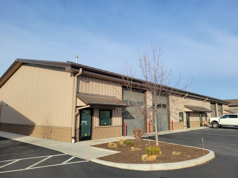 61438 American Ln, Bend, OR for lease - Building Photo - Image 1 of 7