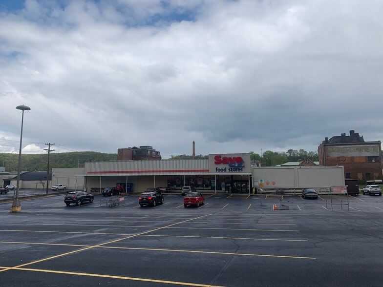 400 9th Ave, Beaver Falls, PA for lease - Building Photo - Image 2 of 4