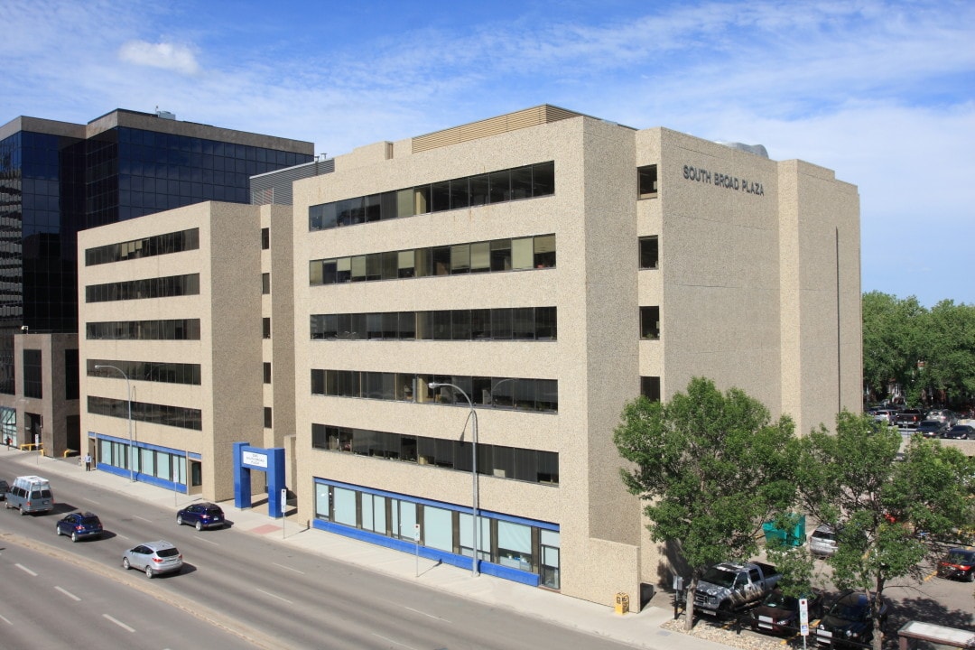 2045 Broad St, Regina, SK à vendre Photo du bâtiment- Image 1 de 3