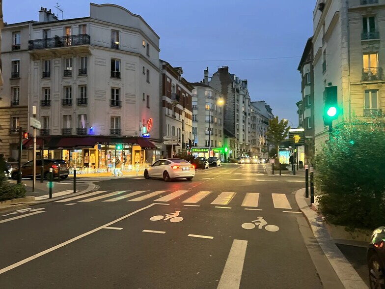 Commerce de détail dans Saint-Mandé à louer - Photo du bâtiment - Image 1 de 1