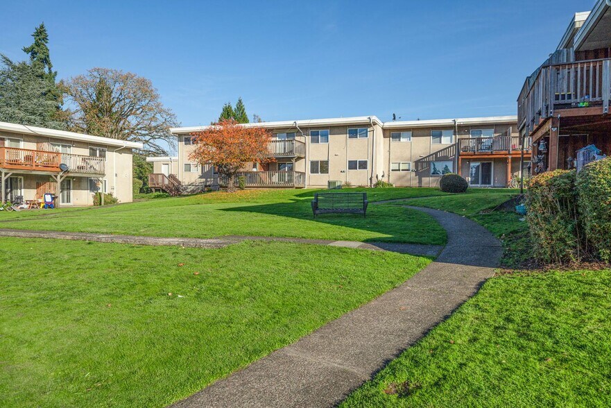 13455 SE Oatfield Rd, Milwaukie, OR à vendre - Photo du bâtiment - Image 3 de 49