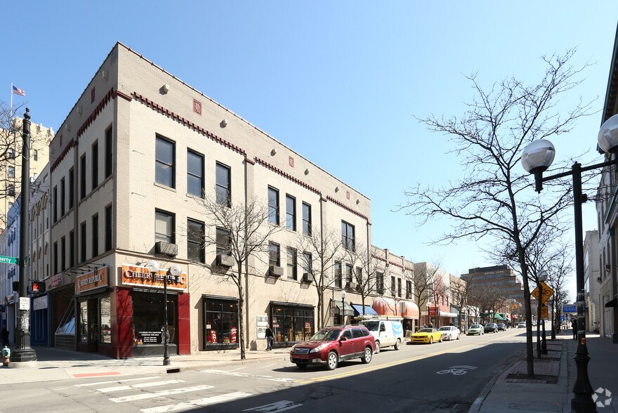119 E Liberty St, Ann Arbor, MI à louer - Photo du bâtiment - Image 3 de 6