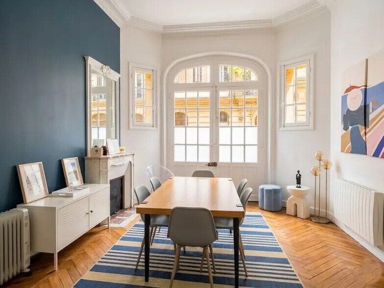 Office in Paris for lease - Interior Photo - Image 1 of 8