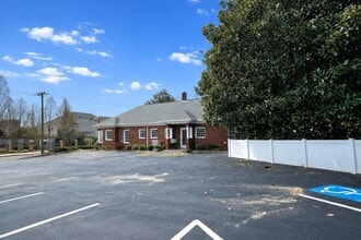 315 Academy St NE, Gainesville, GA à louer Photo intérieure- Image 2 de 12