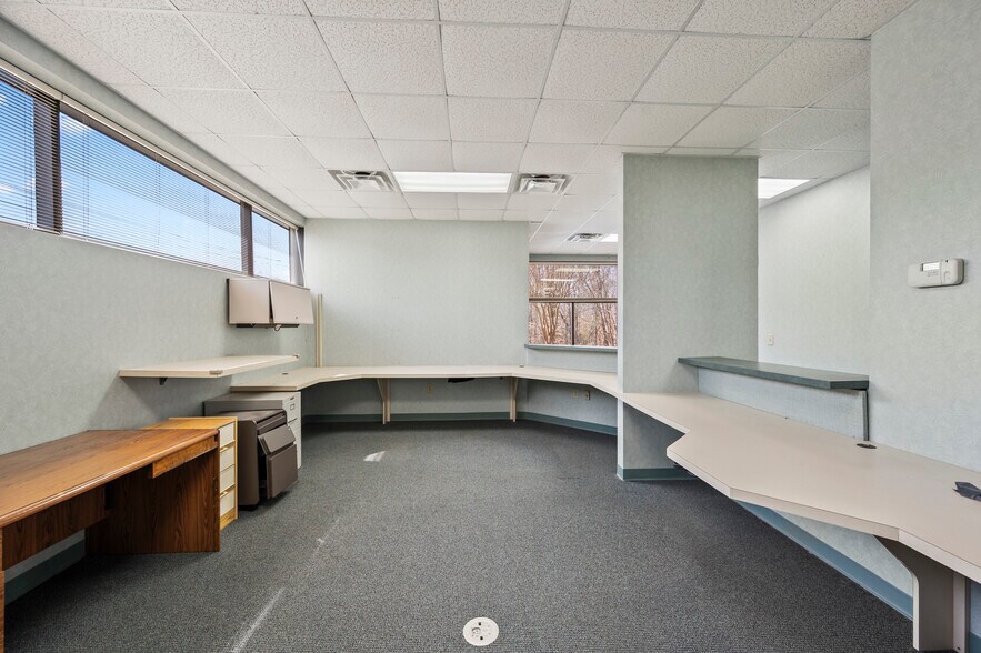 257 W Kings Hwy, Eden, NC à vendre - Photo du bâtiment - Image 2 de 8