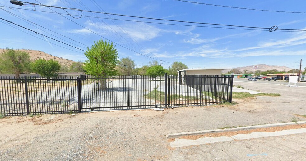 16593 S D St, Victorville, CA à louer - Photo du bâtiment - Image 2 de 4