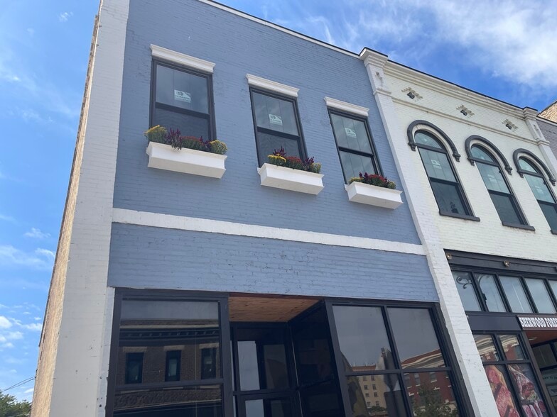 5816 6th Ave, Kenosha, WI à vendre - Photo du bâtiment - Image 3 de 28