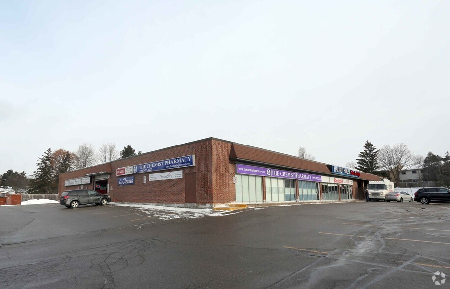 3-27 Wootten Way N, Markham, ON for sale - Primary Photo - Image 1 of 1