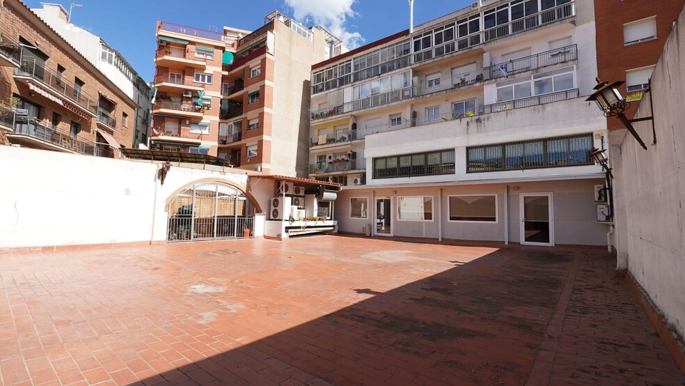 Office/Retail in Barberà del Vallès, Barcelona for lease - Building Photo - Image 2 of 3