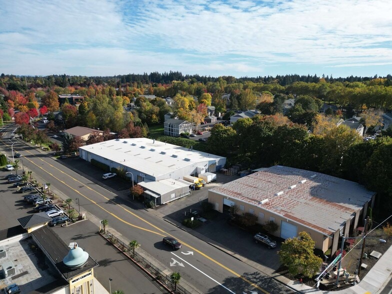 Two Industrial Warehouse Buildings portfolio of 2 properties for sale on LoopNet.ca - Building Photo - Image 2 of 16