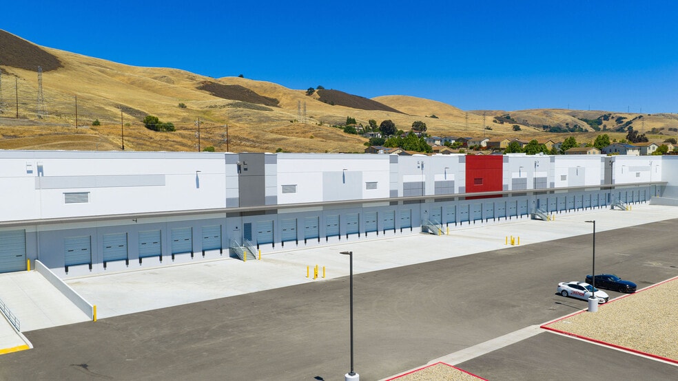 550 Piercy Rd, San Jose, CA for lease - Building Photo - Image 3 of 7