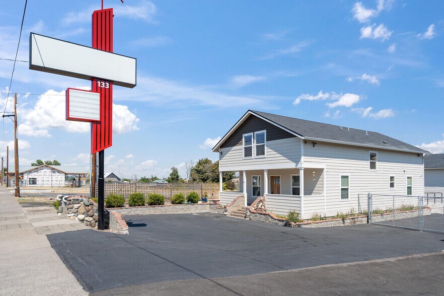 133 Main St, Phoenix, OR à vendre - Photo du bâtiment - Image 2 de 18