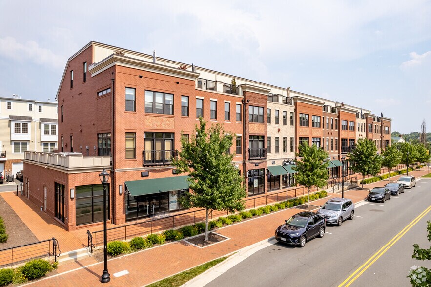 200-225 Crescent Station Terr, Leesburg, VA à vendre - Photo du bâtiment - Image 1 de 25