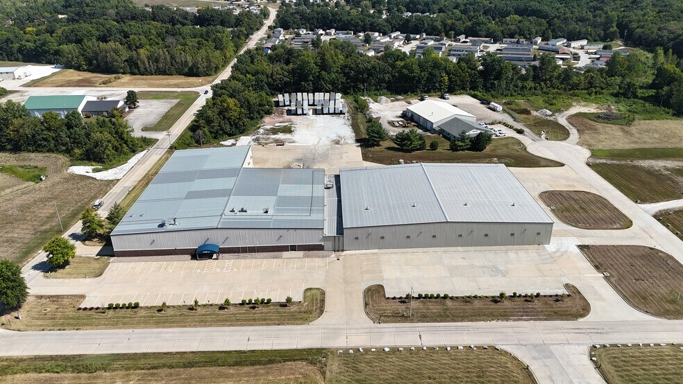 1011 Industrial Ct, Moscow Mills, MO à vendre - Photo du bâtiment - Image 2 de 37
