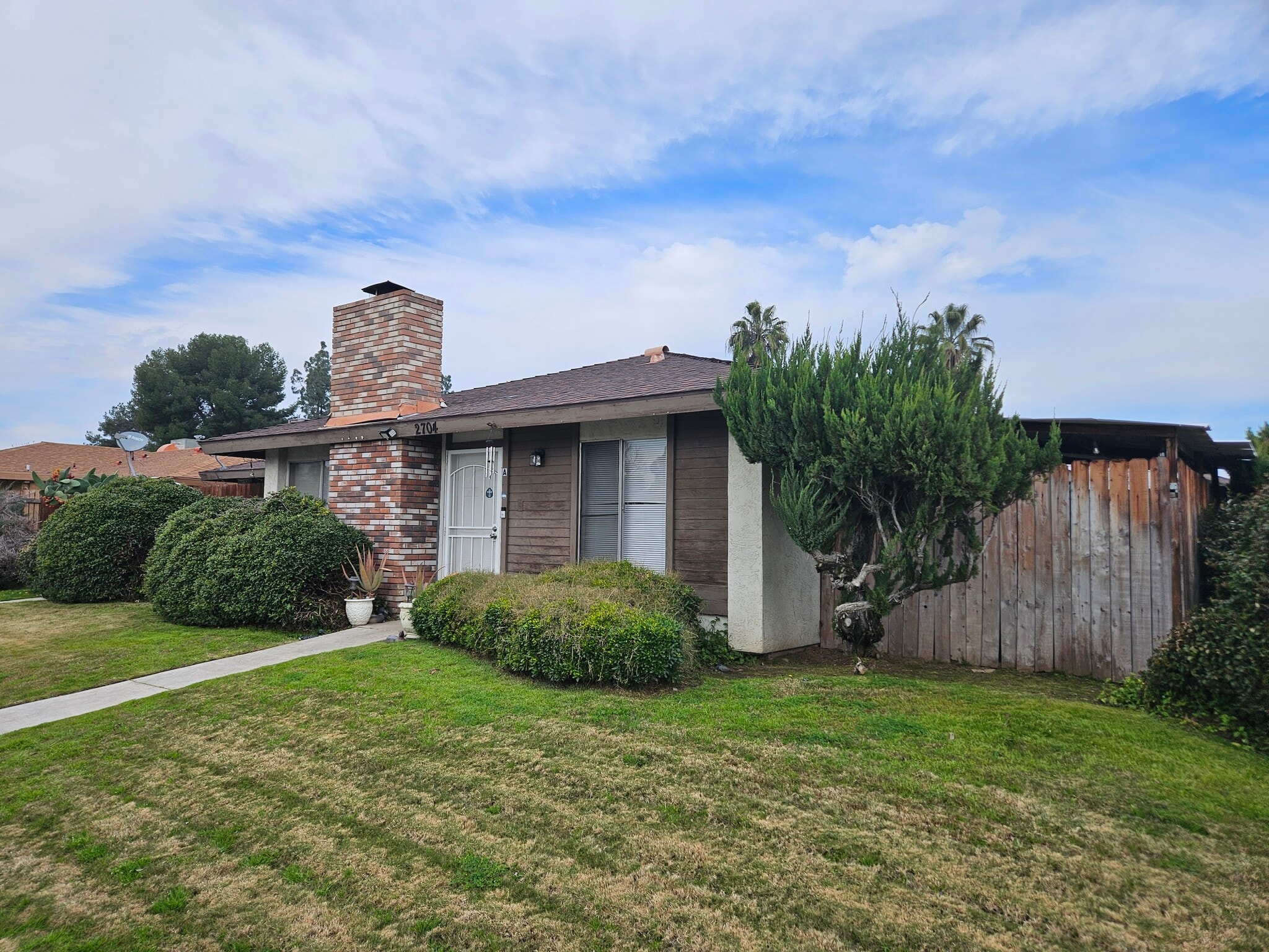 2711 Hollyhock Ln, Bakersfield, CA for sale Building Photo- Image 1 of 7