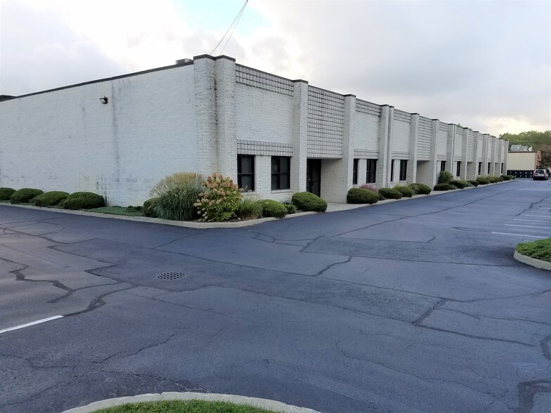 7 Shirley St, Bohemia, NY à louer - Photo du bâtiment - Image 3 de 4