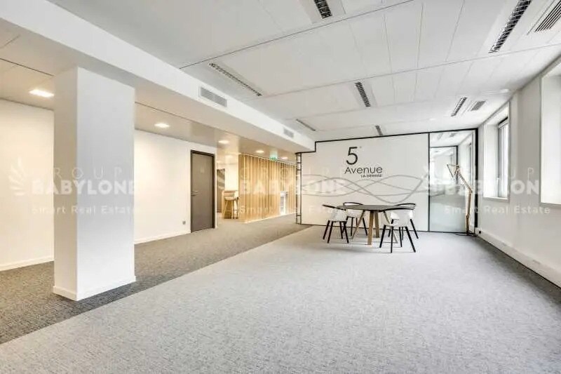 Office in Courbevoie for lease - Building Photo - Image 3 of 13