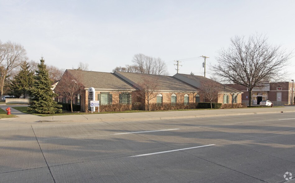 3190 Rochester Rd, Troy, MI à louer - Photo principale - Image 1 de 2